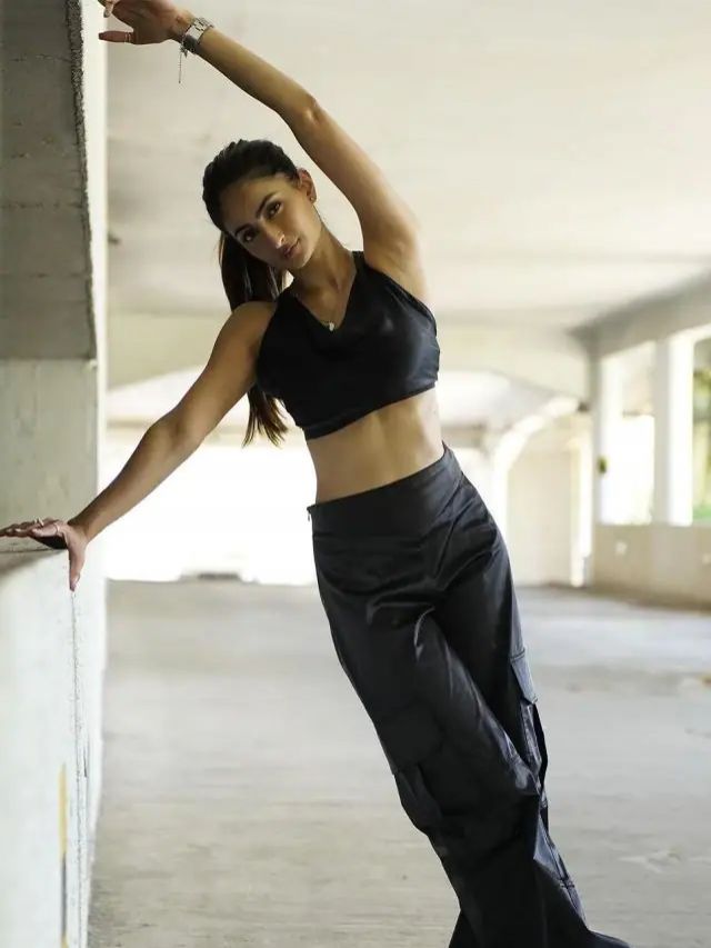 पलक तिवारी ने ब्लैक क्रॉप टॉप और ट्राउजर में बढ़ाया इंटरनेट का पारा