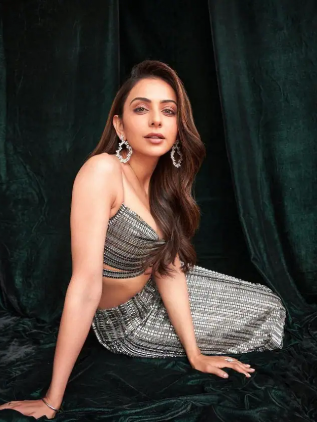 रकुल प्रीत ने बोल्ड अदाओं से बनाया दीवाना, फैन्स ने की तारीफें…