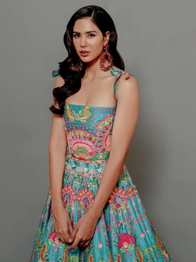 सोनम बाजवा ने ट्रेडिशनल लुक से इंस्टाग्राम पर मचाया धमाल, देखें…