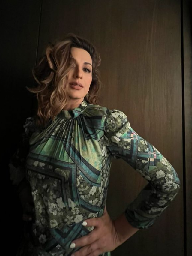 सोनाली बेंद्रे ने ग्रीन आउटफिट में लूटी महफिल, लुक पर मर मिटे फैन्स