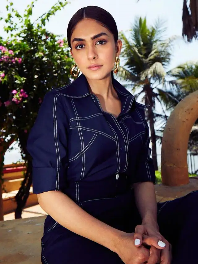 जर्सी के प्रमोशन पर डेनिम ड्रेस में मृणाल ठाकुर ने दिए लेडी बॉस वाइब्स