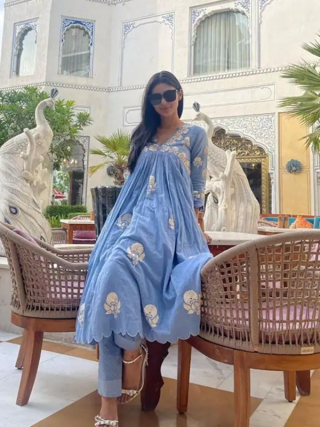 जयपुर के होटल में लक्ज़री वेकेशन एंजॉय करती नजर आईं मौनी रॉय