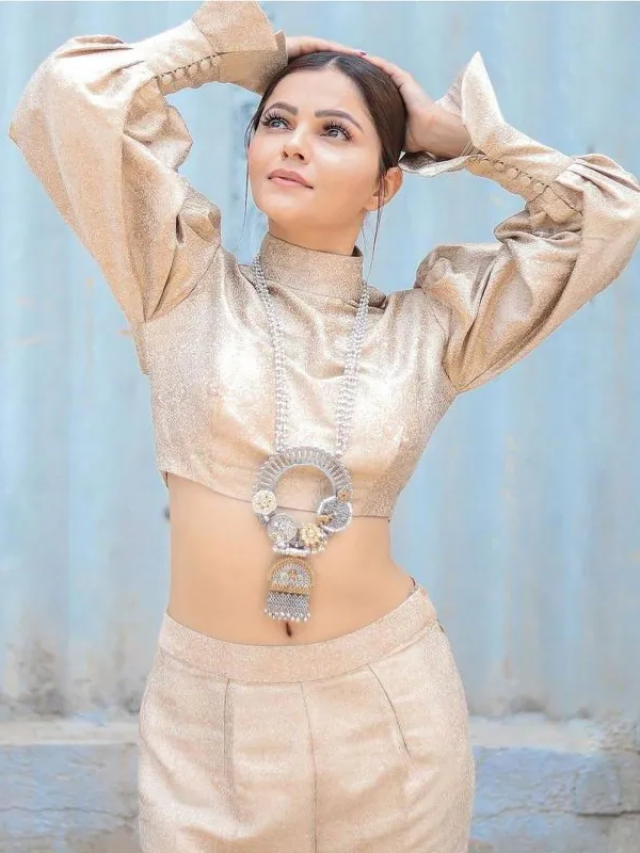 रुबीना दिलैक ने पतली कमर फ्लॉन्ट कर चलाई फैन्स के दिलों पर छुरियां…