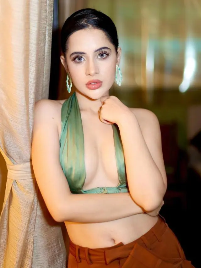 पुरानी शर्ट की स्लीव्स और कॉलर से बने टॉप में नजर आईं उर्फी जावेद