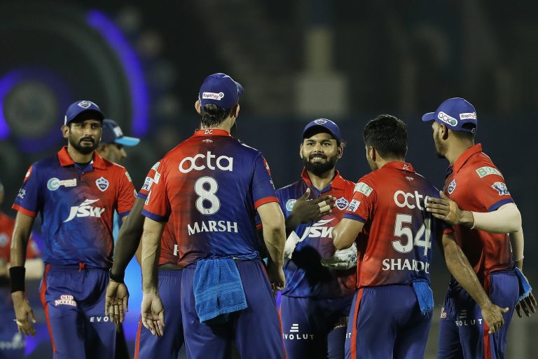 IPL LIVE : हैदराबाद की लगातार तीसरी हार, हाई स्कोरिंग मैच में दिल्ली ने 21 रन से हराया
