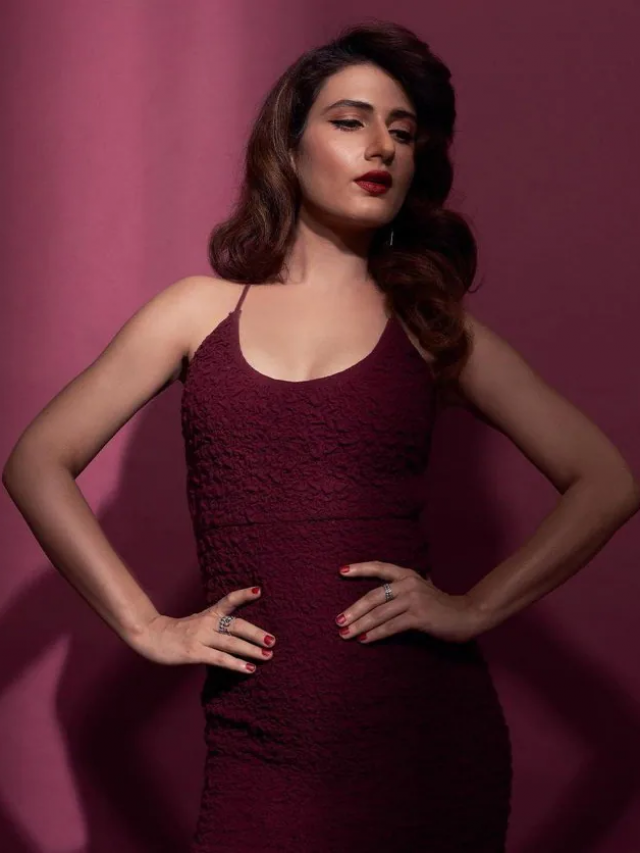 कट-आउट बैकलेस मरून ड्रेस में फातिमा सना शेख ने बिखेरा हुस्न का जादू