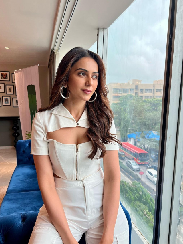 Rakul Preet Singh give hot looks in white co-ord set