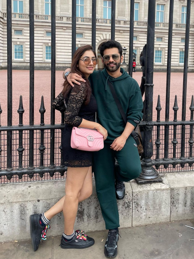 Disha Parmar was seen romancing husband Rahul Vaidya