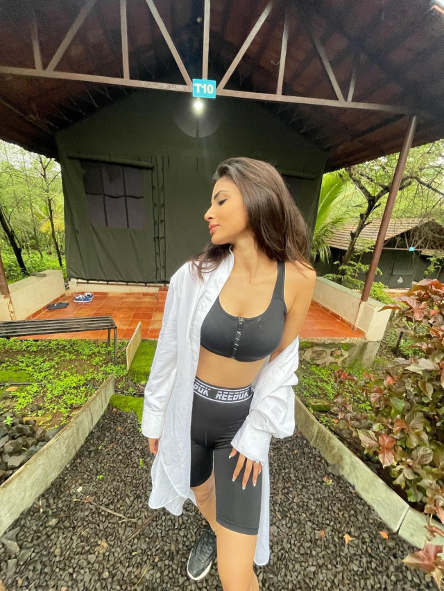 Mouni Roy Flaunts Svelte Figure In Chic Black Athleisure Set