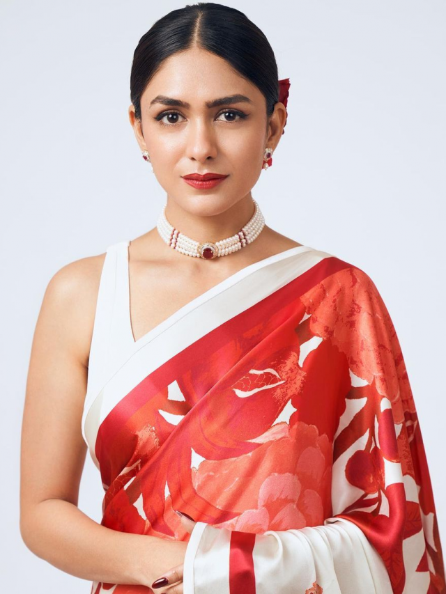 Mrunal Thakur gave killer pose in a white printed saree
