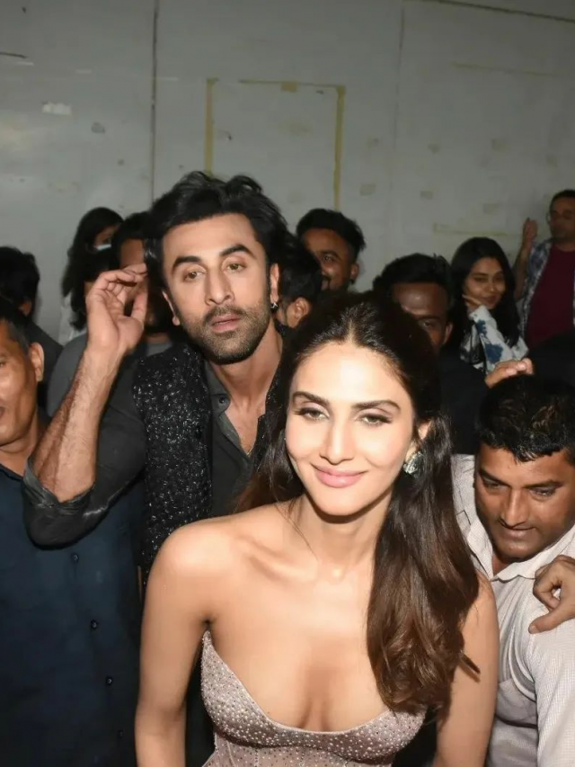 Ranbir Kapoor was seen protecting Vaani Kapoor from the crowd