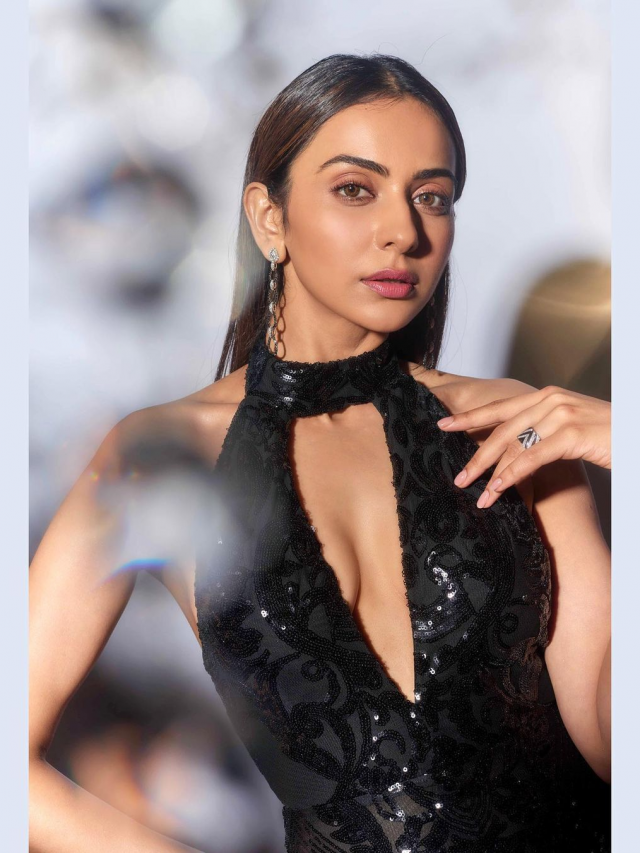 Rakul Preet in black body-grasping gown
