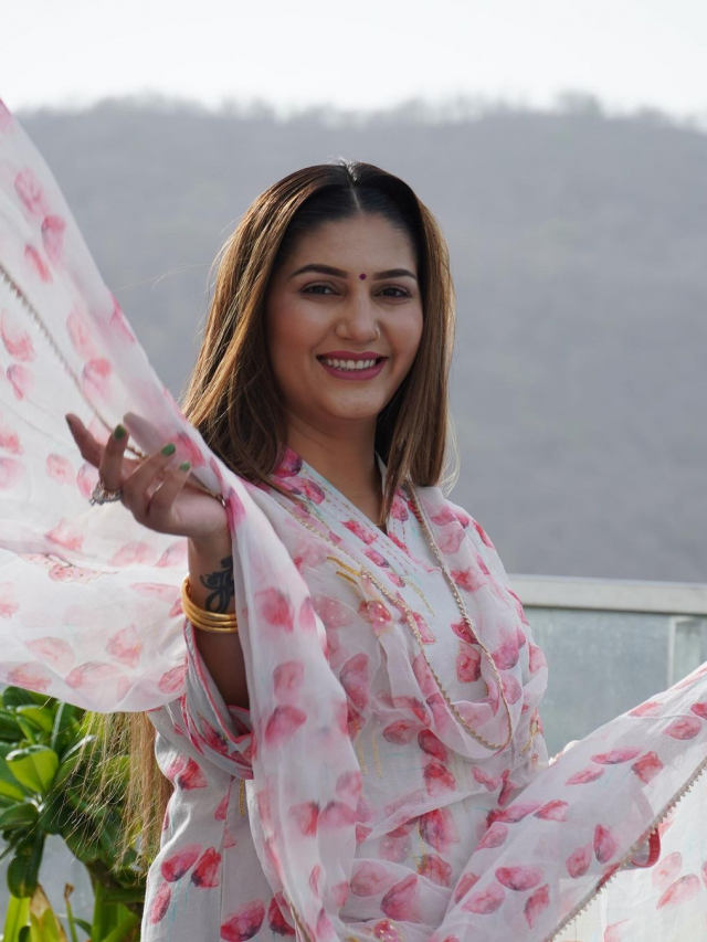 Haryanvi Queen Sapna Choudhary charges Rs 25Lk for stage performance