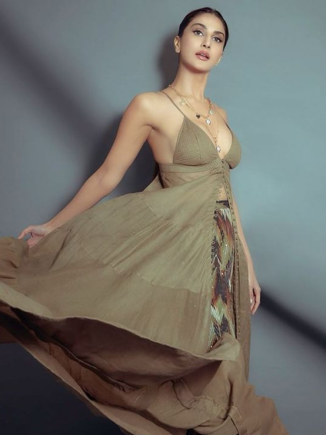 Vaani Kapoor flaunts her very bold look at the promotion