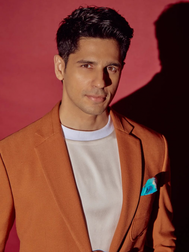 Handsome and sexy looks of Chocolate Boy Sidharth Malhotra