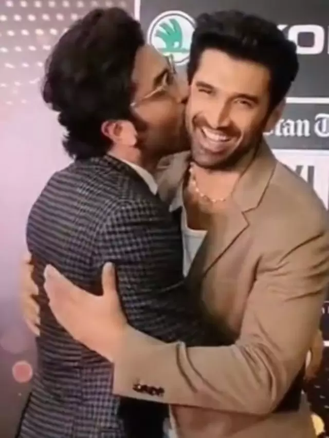 Ranbir Kapoor kisses Aditya Roy Kapur in video