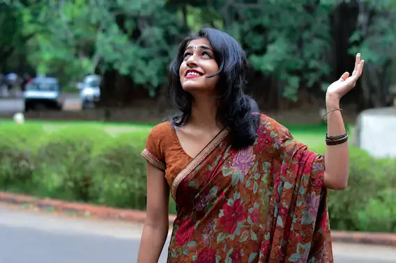 Hydrangea arborescens Double Annabelle Tik turgan qora sikning surati