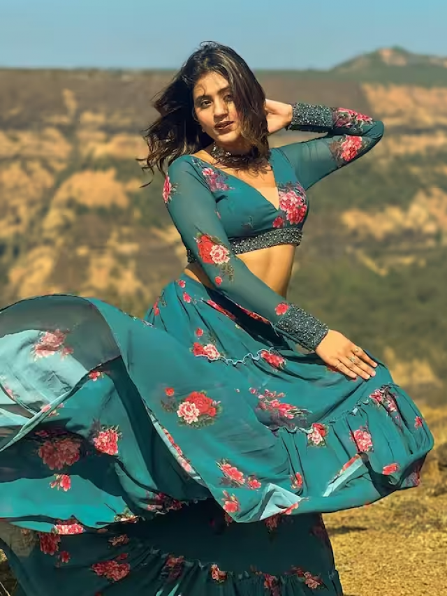 देसी लुक में एक बार फिर अंजलि अरोड़ा ने ढाया कहर