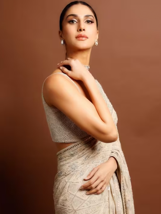 एक बार वाणी कपूर के वाइट साड़ी लुक पर डालें नजर