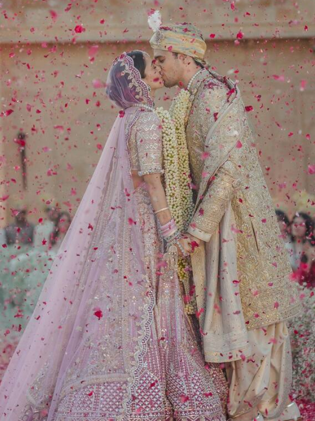 सबके सामने एक दूसरे के प्यार में डूबे कियारा-सिद्धार्थ