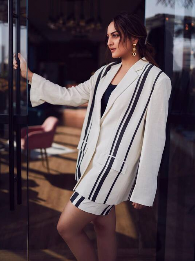 इंडो-वेस्टर्न ड्रेस को सोनाक्षी सिन्हा की तरह करें कैरी