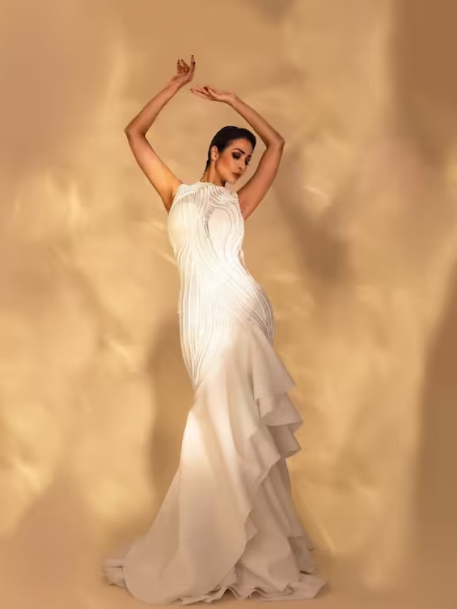 व्हाइट गाउन में बेहद ग्लैमरस लगीं मलाइका अरोड़ा