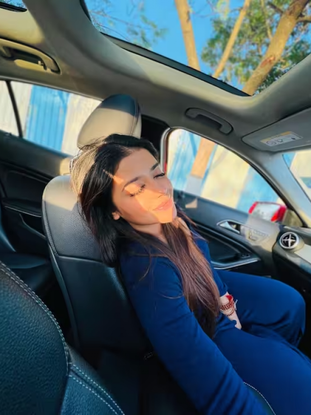 रवि किशन की तरह लग्जरी जिंदगी की शौकीन हैं बेटी रीवा किशन