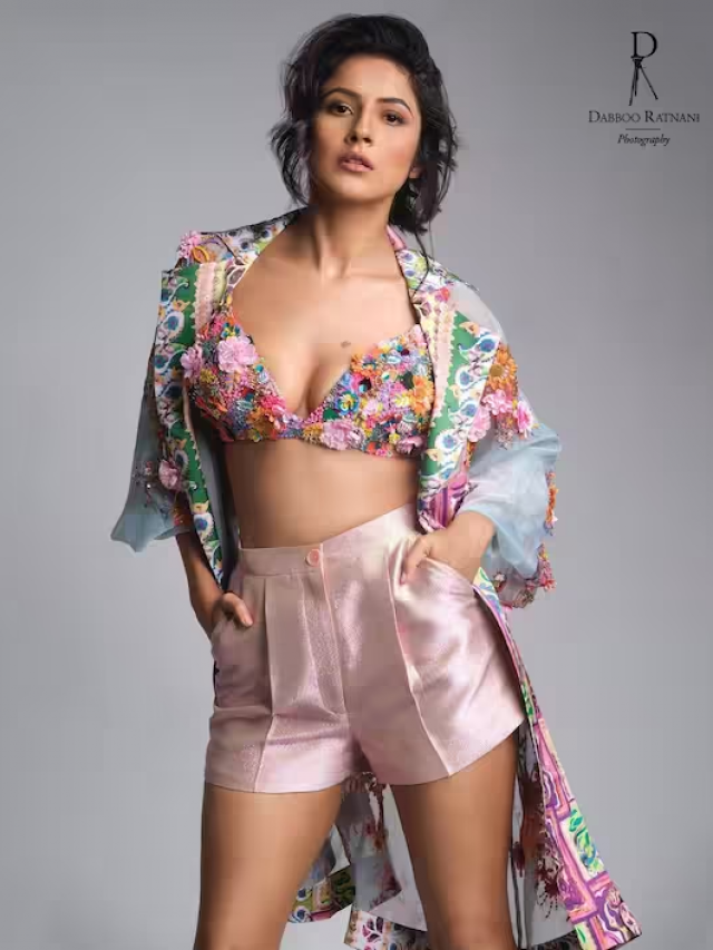 शॉर्ट ड्रेस में शहनाज गिल ने ढाया कहर