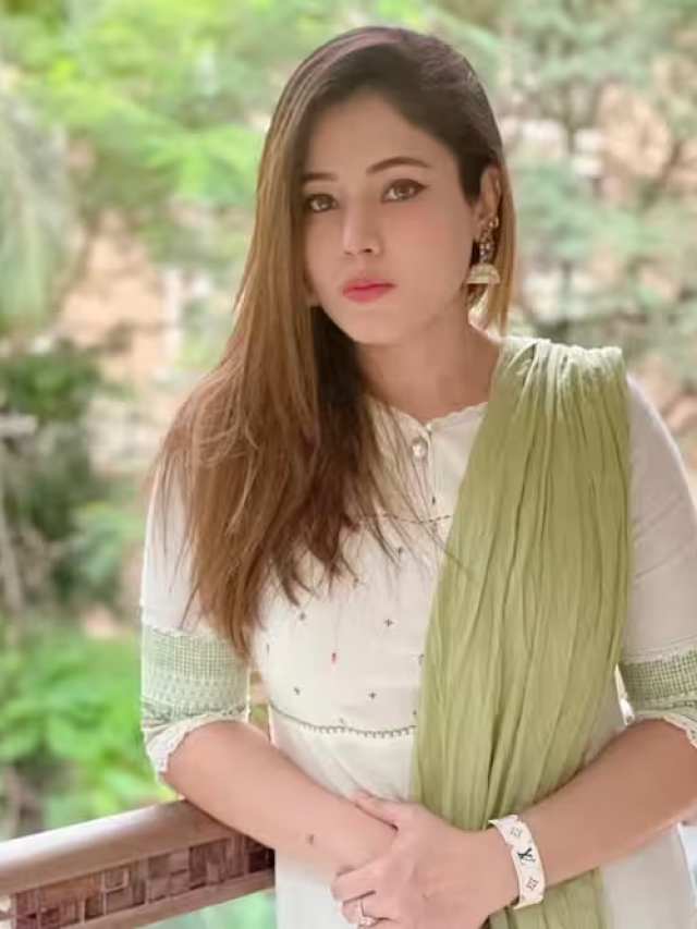 किसी एक्ट्रेस से कम नहीं हैं नवाब मलिक की बेटी