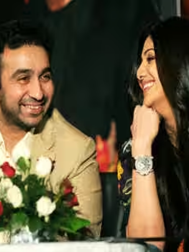 बॉलीवुड के इन सितारों ने अपने ही फैंस से रचा ली शादी