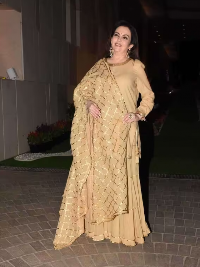 साल 2022 में अंबानी परिवार की होली मिलन पार्टी थी बेहद खास