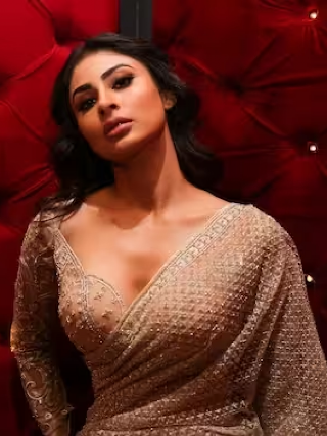 बाथरूम से मौनी रॉय ने शेयर कर दी प्राइवेट फोटोज