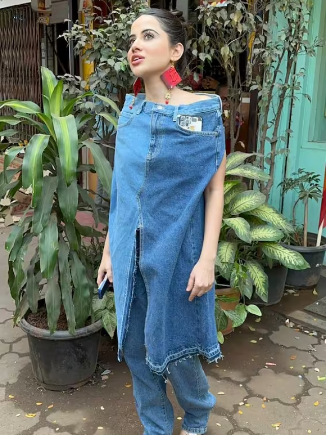 उर्फी ने जल्दबाजी में पहना ऐसा कपड़ा कि मुड़-मुड़कर देखने लगे लोग