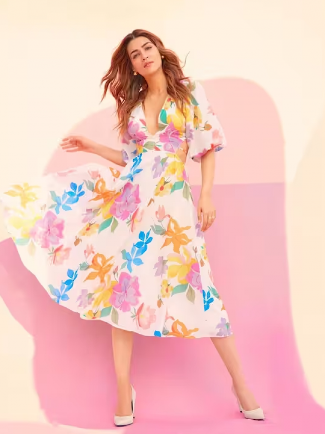 पार्टी में ट्राई करें फ्लोरल शॉर्ट ड्रेस कृति की तरह दिखेंगी स्टाइलिश