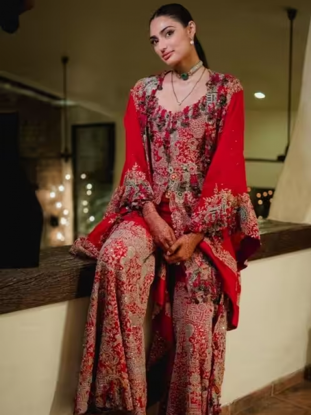 रेड शरारा में Athiya Shetty ने गिराई बिजलियां