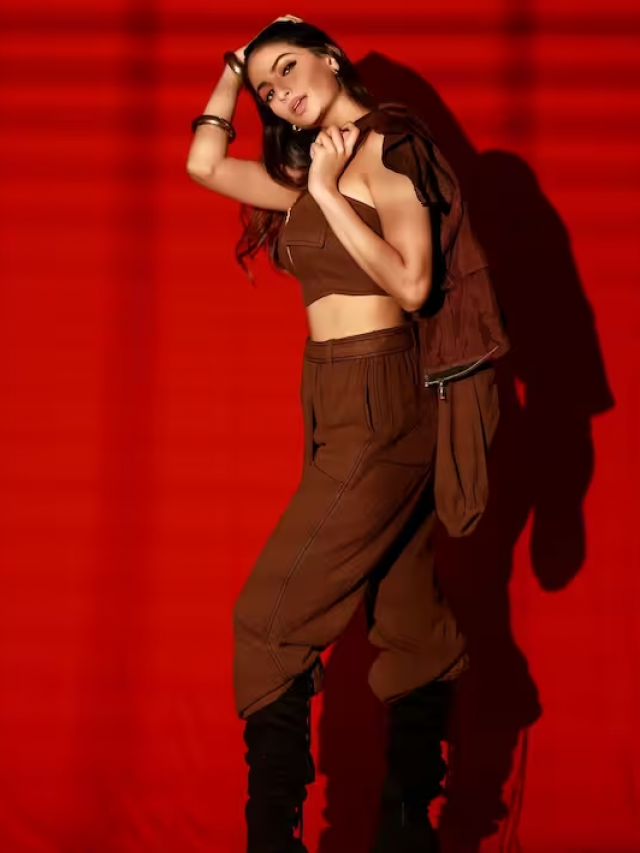 पलक तिवारी के इन लु्क्स से करें अपने पार्टनर को इंप्रेस