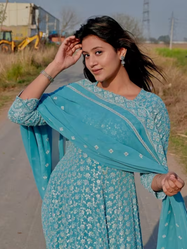 अंजलि अरोड़ा ने ट्रेडिशनल लुक में बिखेरा जलवा