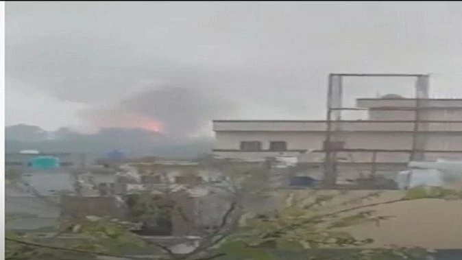 सियालकोट मिलिट्री बेस पर जबरदस्त विस्फोट, चारों तरफ आग ही आग