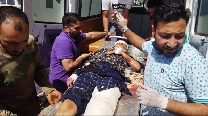 चिनैनी में बड़ा हादसा, प्रदर्शन कर रहे लोगों पर चढ़ा ट्रक, तीन की मौत, कई घायल