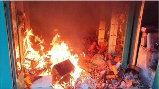 बस्ती में लगी भीषण आग, 10 से ज्यादा सिलेंडर ब्लास्ट, 100 से ज्यादा झोपड़ियां हुईं खाक