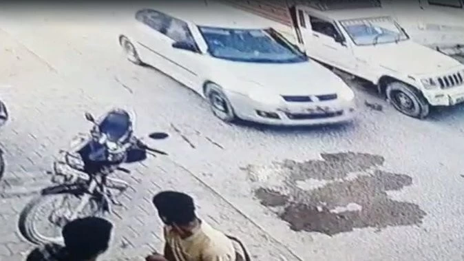 One kg of 200 grams of gold and 17 kg of silver was robbed from the jeweler, the incident was caught on CCTV