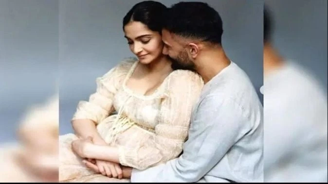 Pregnant Sonam Kapoor was seen in the arms of husband Anand, these romantic pictures of both of them dominated social media