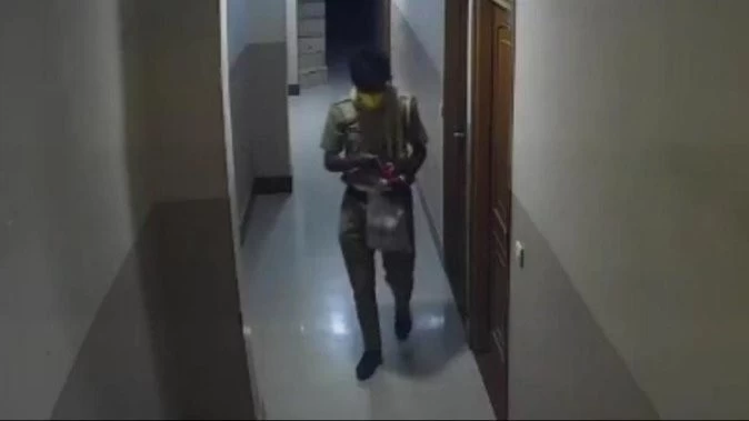 होटल में ठहरे तीन युवकों से 42 लाख रुपये की लूट, पुलिस की वर्दी में आए थे आरोपी