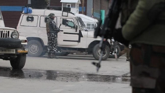 Terrorists shot a policeman in Pulwama, second incident within 15 hours