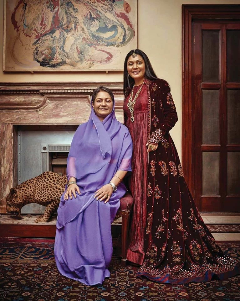 विधायक सिद्धि कुमारी ने ​बहिन महिमा समेत दिया मां महारानी पदमा कुमारी की अंतिम यात्रा को कंधा, मुखाग्नि भी दी