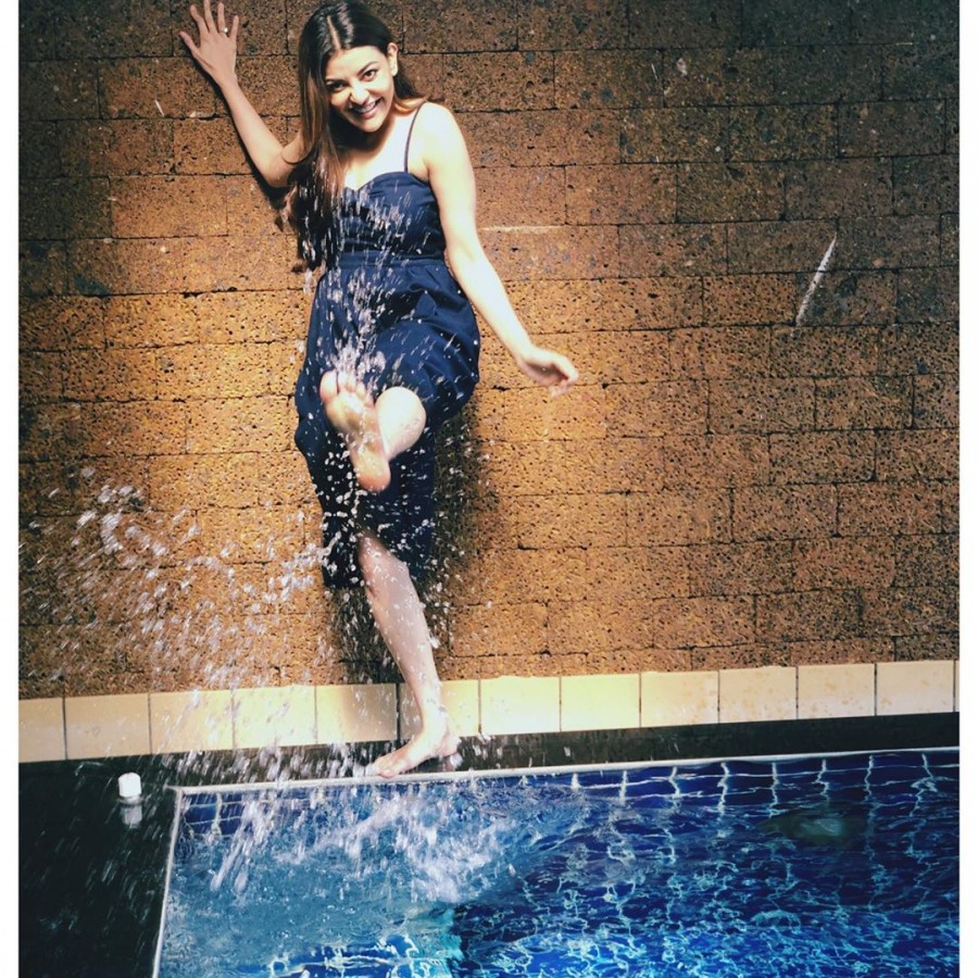 देखिए काजल अग्रवाल की स्वीमिंग पूल की तस्वीरें