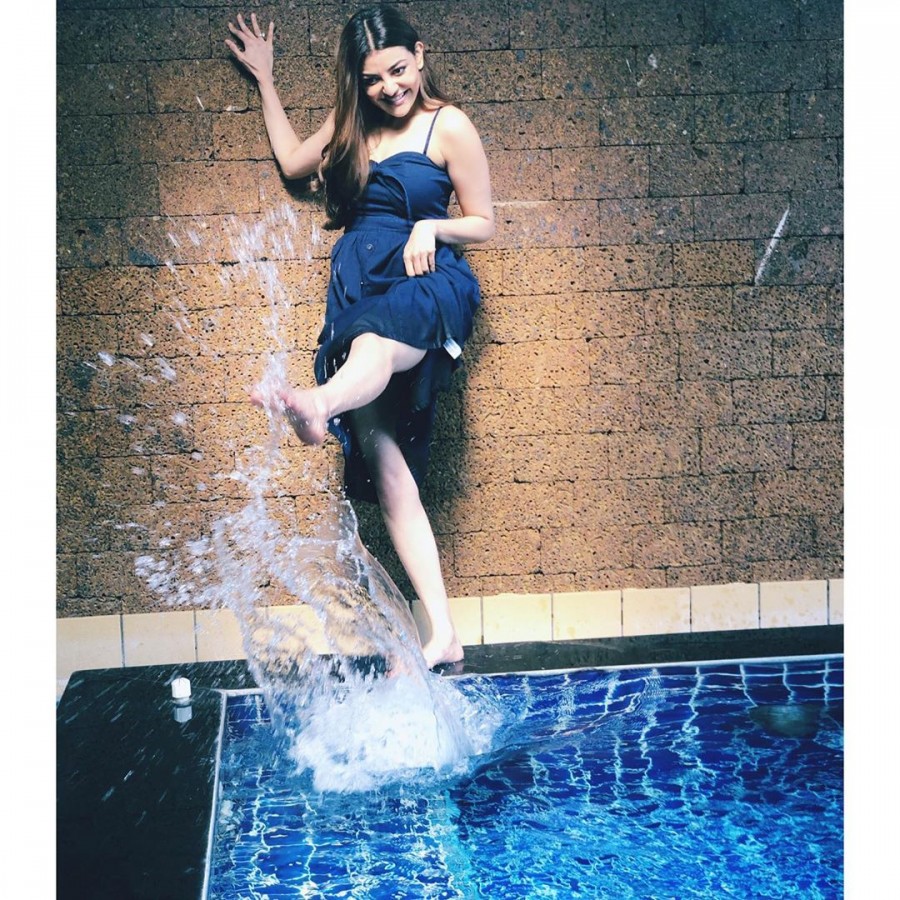 देखिए काजल अग्रवाल की स्वीमिंग पूल की तस्वीरें