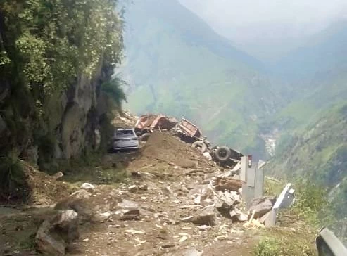 हिमाचल में भूस्खलन, 14 की मौत जबकि 16 लापता।