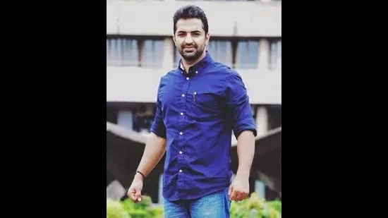 अकाली दल के युवा नेता की मोहाली की पार्किंग में गोली मारकर हत्या कर दी गई।