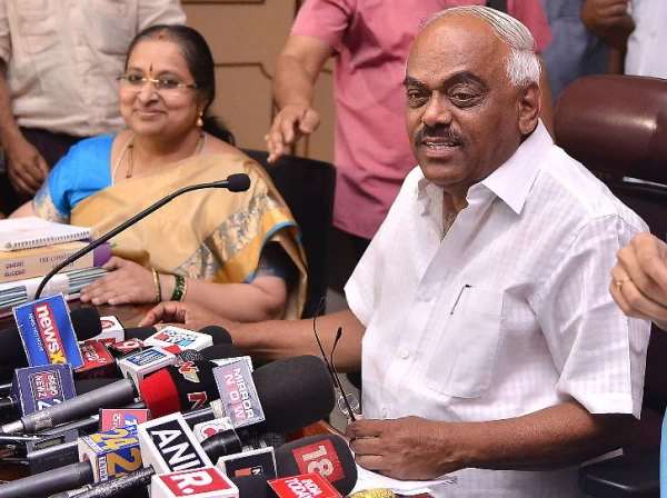 सुप्रीम कोर्ट ने यथास्थिति का आदेश दिया, बहुमत के लिए सीएम ने वक्त मांगा; अब क्या होगा?